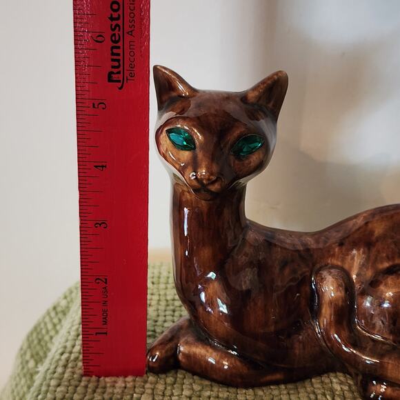 Vintage Mid Century Ceramic Siamese Cat Figurine Green Eyes Brown Glaze 6" - Picture 3 of 9